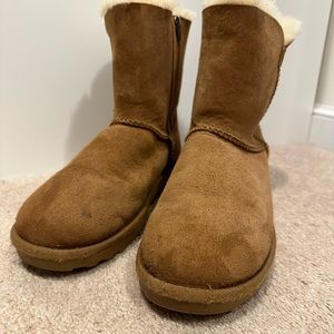 Women’s Shearling Boots, size 8, chestnut